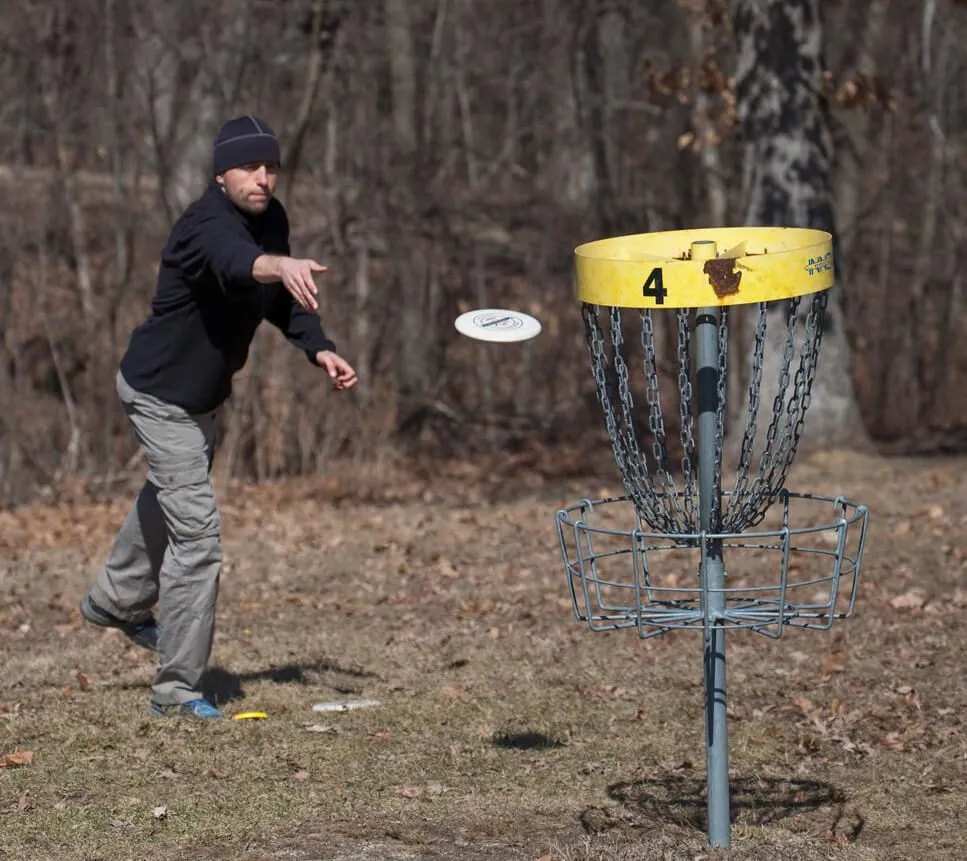 man playing disc golf